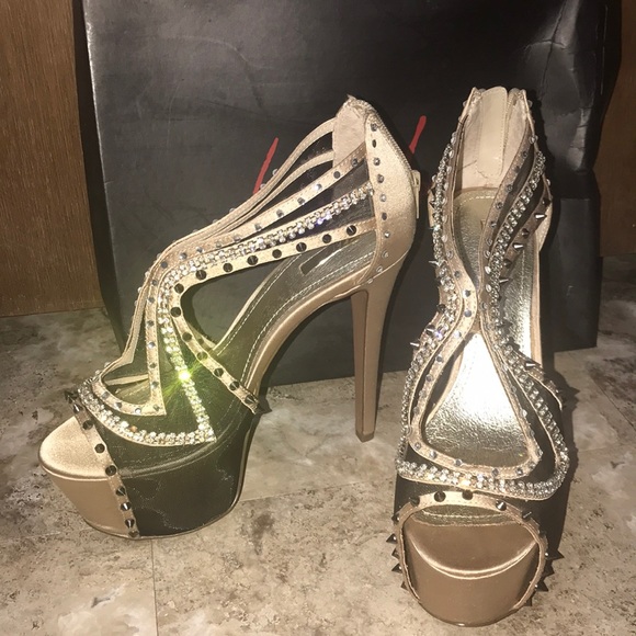 Nwt studded pumps - Picture 2 of 4